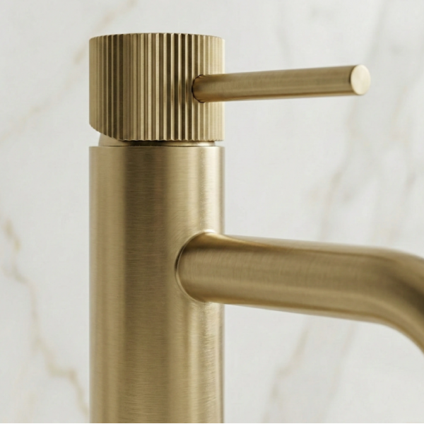 Смеситель для раковины REA LUNGO STRIPE BRUSHED GOLD высокий