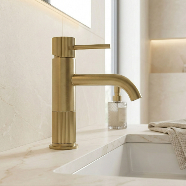 Смеситель для раковины REA LUNGO STRIPE BRUSHED GOLD низкий