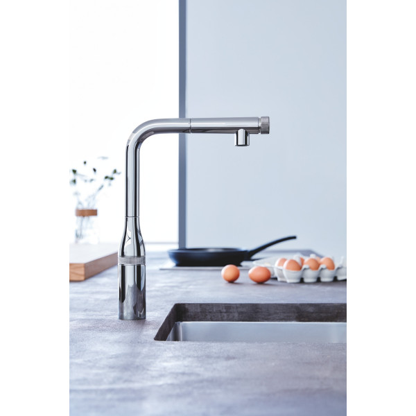 Змішувач для кухні з висувним виливом Grohe Essence SmartControl (31615000)