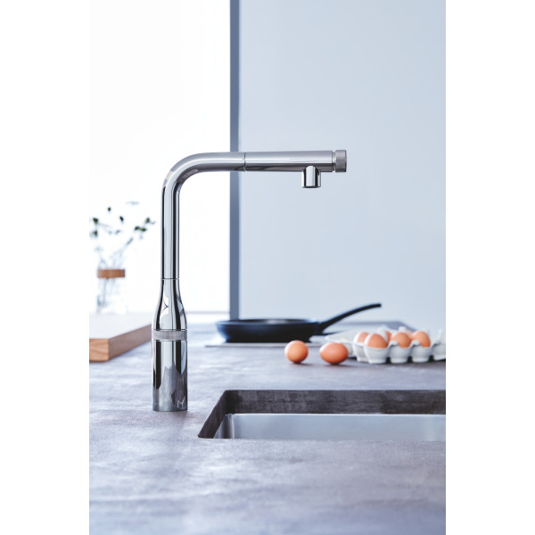 Змішувач для кухні з висувним виливом Grohe Essence SmartControl (31615000)
